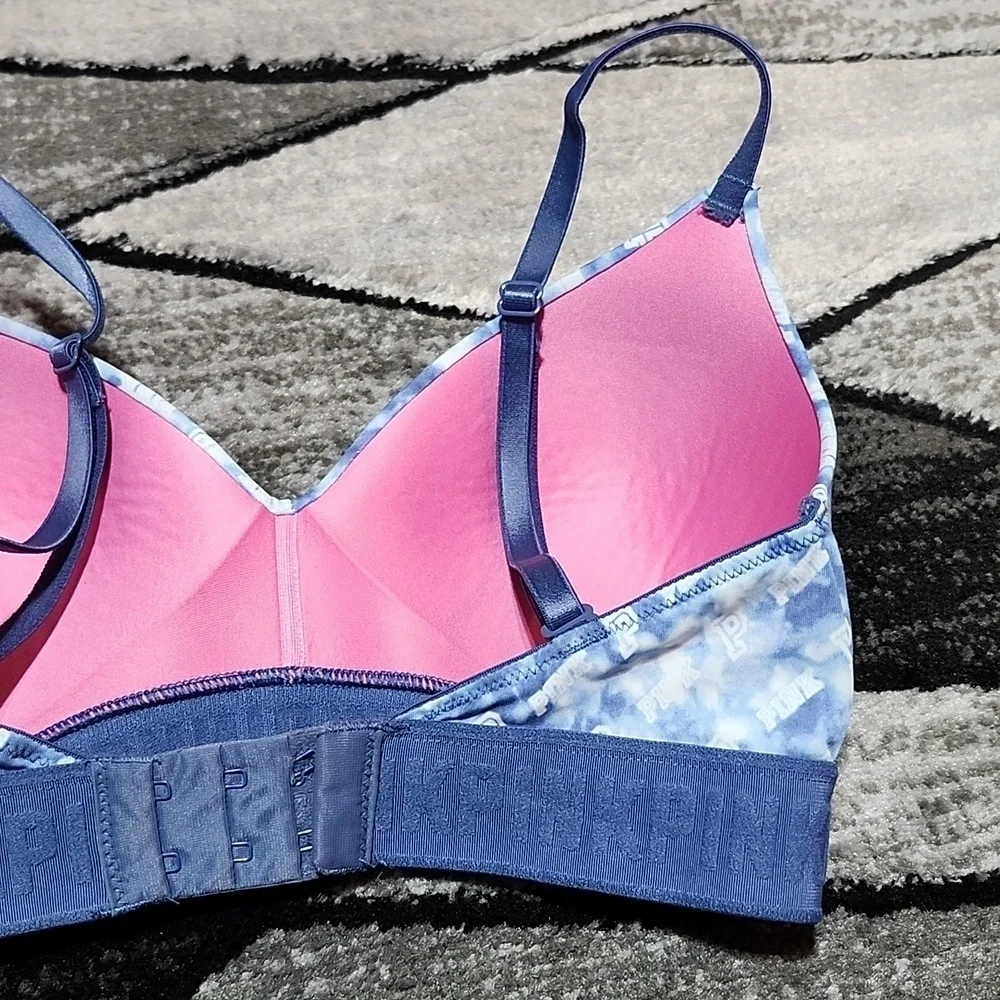 VS PINK WEAR EVERYWHERE BLUE CLOUDS TIE-DYE LIGHTLY LINED WIRELESS BRA 32D